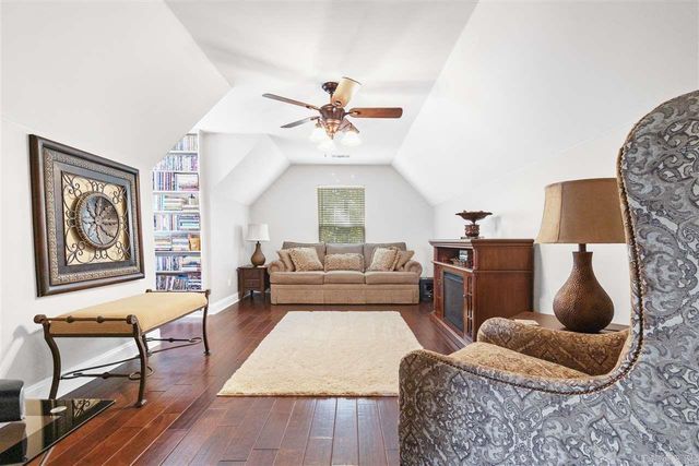 21 Edgewater Court, Jacksonville, AR 72076