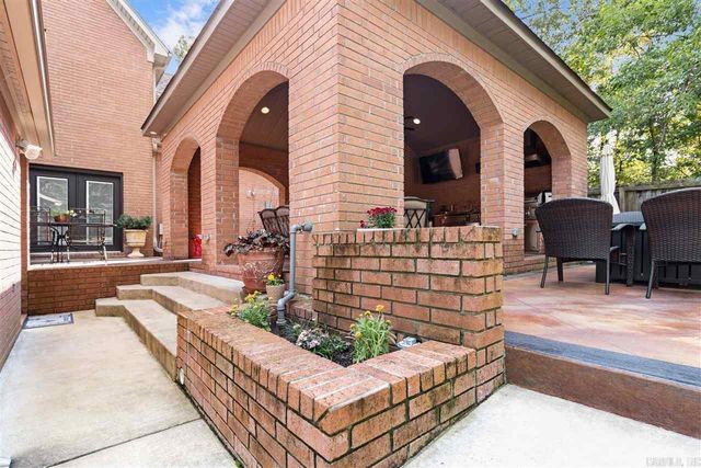 21 Edgewater Court, Jacksonville, AR 72076