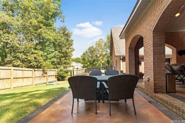 21 Edgewater Court, Jacksonville, AR 72076