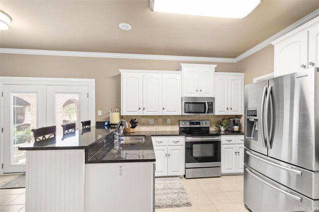 21 Edgewater Court, Jacksonville, AR 72076