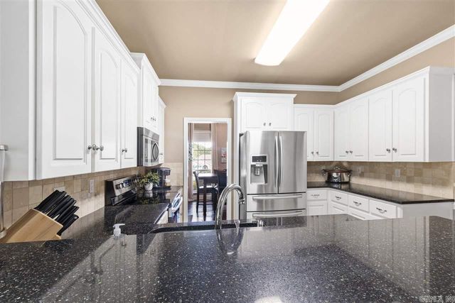 21 Edgewater Court, Jacksonville, AR 72076