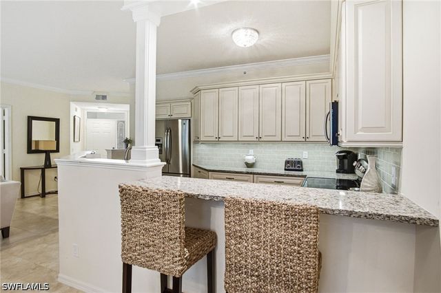 77 Silver Oaks CIR 8102, Naples, FL 34119