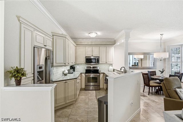 77 Silver Oaks CIR 8102, Naples, FL 34119