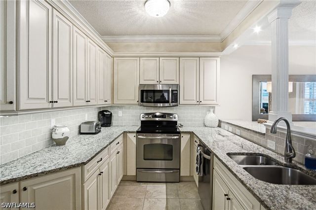 77 Silver Oaks CIR 8102, Naples, FL 34119