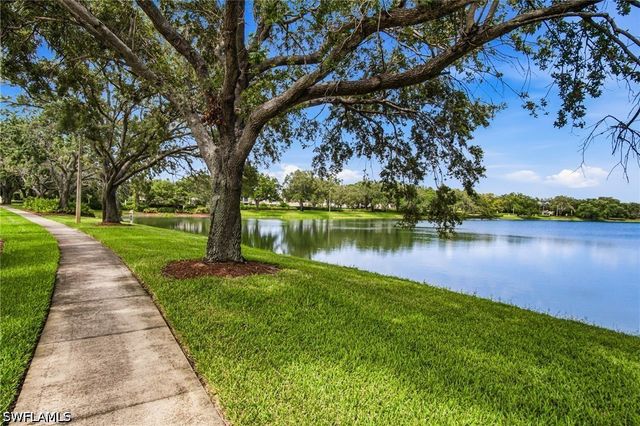 77 Silver Oaks CIR 8102, Naples, FL 34119