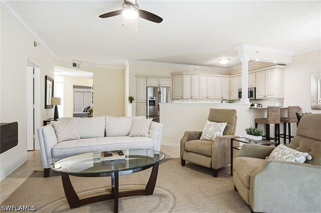77 Silver Oaks CIR 8102, Naples, FL 34119