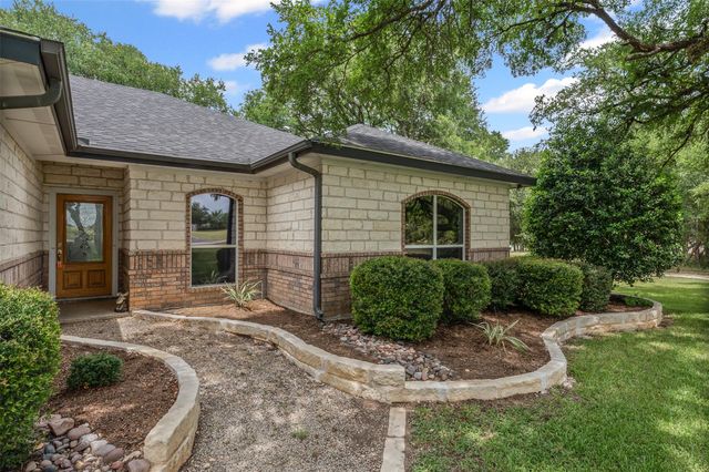 574 Rose LN, Salado, TX 76571