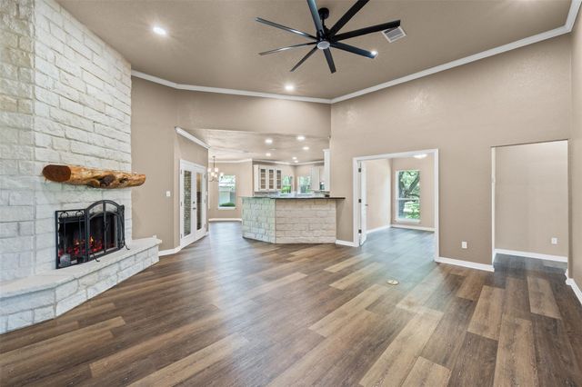 574 Rose LN, Salado, TX 76571