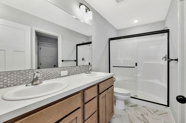 707 W Country Lakes Pl, Haysville, KS 67060