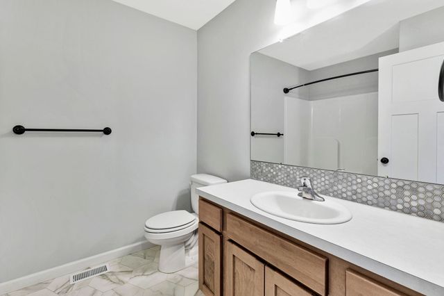 707 W Country Lakes Pl, Haysville, KS 67060