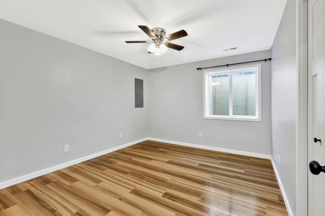 707 W Country Lakes Pl, Haysville, KS 67060