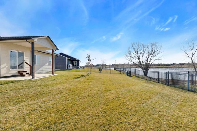 707 W Country Lakes Pl, Haysville, KS 67060