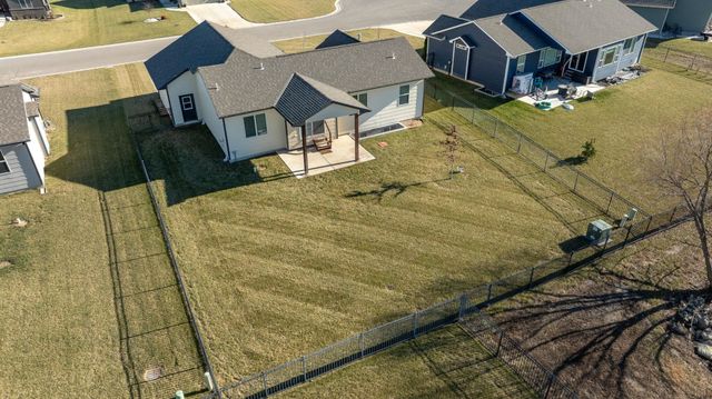 707 W Country Lakes Pl, Haysville, KS 67060