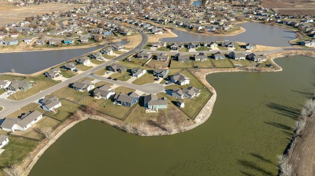 707 W Country Lakes Pl, Haysville, KS 67060