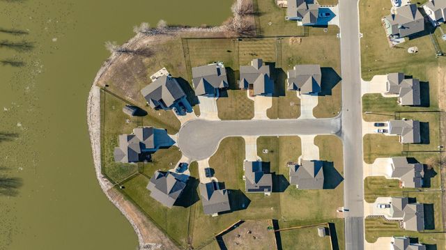 707 W Country Lakes Pl, Haysville, KS 67060