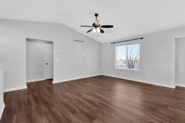 707 W Country Lakes Pl, Haysville, KS 67060