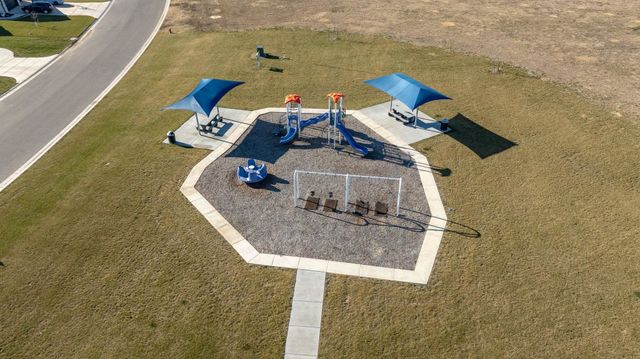 707 W Country Lakes Pl, Haysville, KS 67060