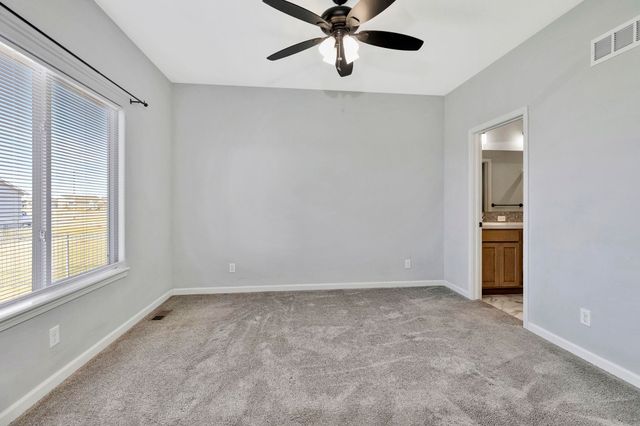 707 W Country Lakes Pl, Haysville, KS 67060