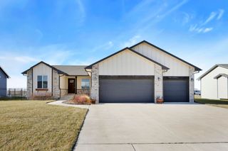707 W Country Lakes Pl, Haysville, KS 67060