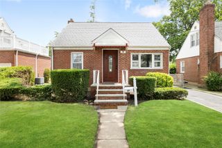 40 Pilgrim Street, New Hyde Park, NY 11040