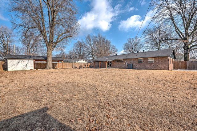 712 Carlton Street, Springdale, AR 72762