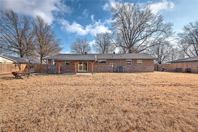 712 Carlton Street, Springdale, AR 72762