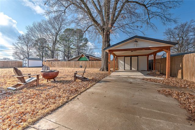 712 Carlton Street, Springdale, AR 72762