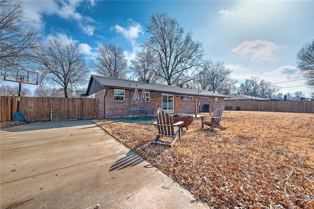 712 Carlton Street, Springdale, AR 72762