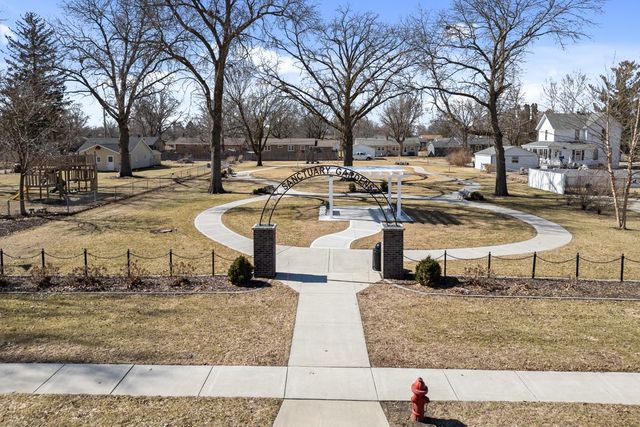 314 W Franklin Street, Eldridge, IA 52748