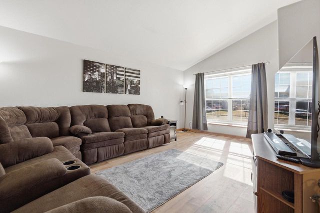 114 Rushmore LANE, Hartford, WI 53027