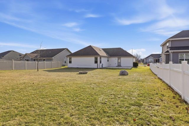 114 Rushmore LANE, Hartford, WI 53027