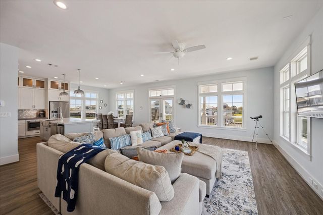 2012 Laguna Harbor Cove Boulevard, Port Bolivar, TX 77650