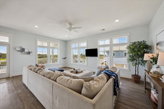 2012 Laguna Harbor Cove Boulevard, Port Bolivar, TX 77650