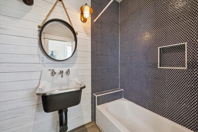 2012 Laguna Harbor Cove Boulevard, Port Bolivar, TX 77650