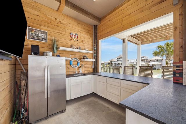 2012 Laguna Harbor Cove Boulevard, Port Bolivar, TX 77650