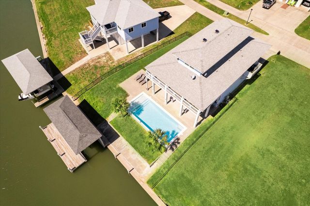 2012 Laguna Harbor Cove Boulevard, Port Bolivar, TX 77650