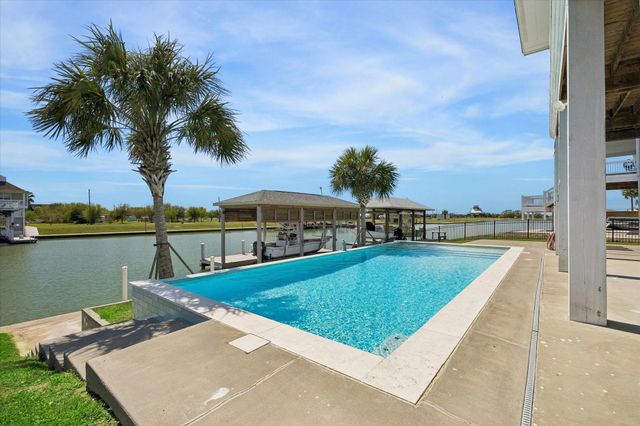2012 Laguna Harbor Cove Boulevard, Port Bolivar, TX 77650