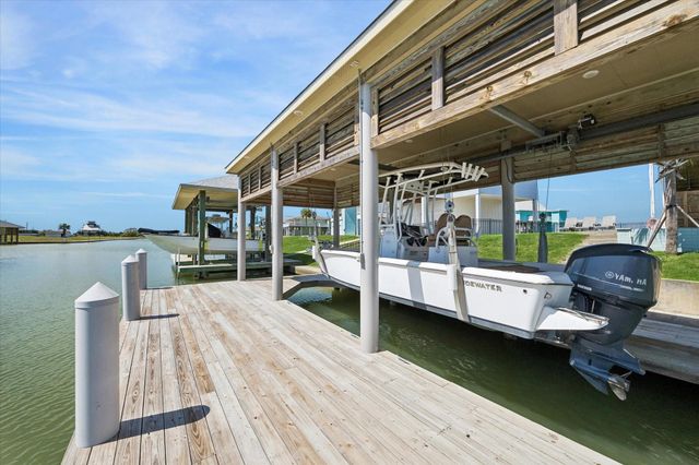 2012 Laguna Harbor Cove Boulevard, Port Bolivar, TX 77650