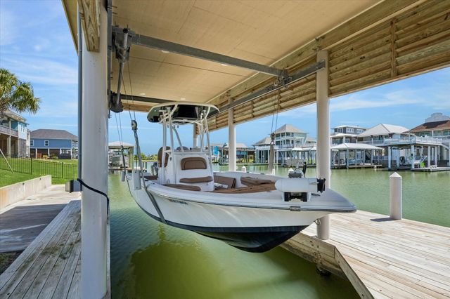 2012 Laguna Harbor Cove Boulevard, Port Bolivar, TX 77650