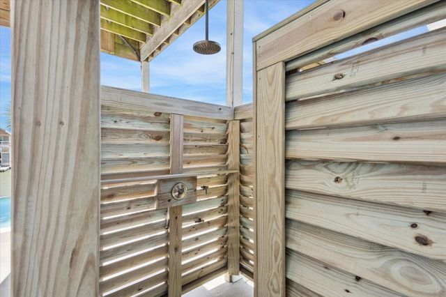 2012 Laguna Harbor Cove Boulevard, Port Bolivar, TX 77650