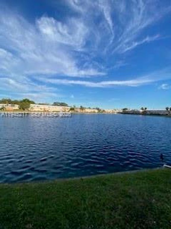 925 SW 11th Ave 1J, Hallandale Beach, FL 33009