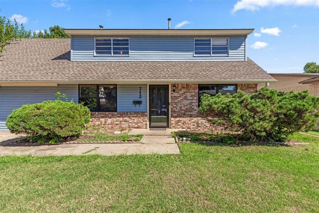 712 Penn Lane, Moore, OK 73160