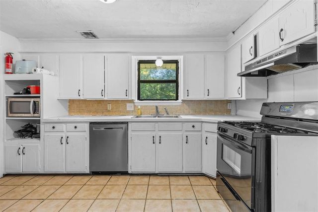 712 Penn Lane, Moore, OK 73160