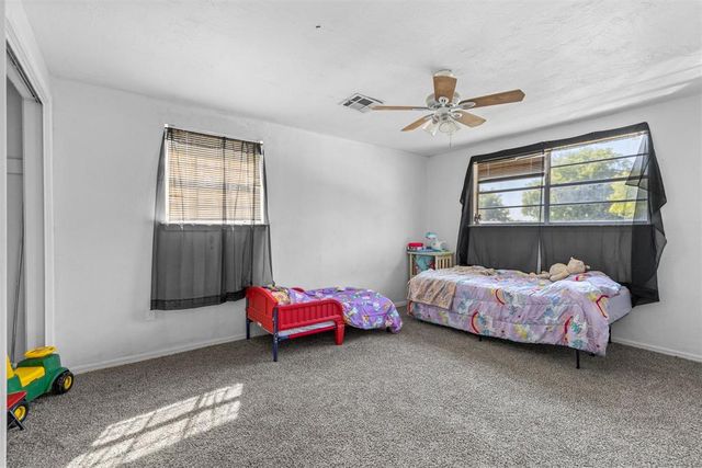 712 Penn Lane, Moore, OK 73160