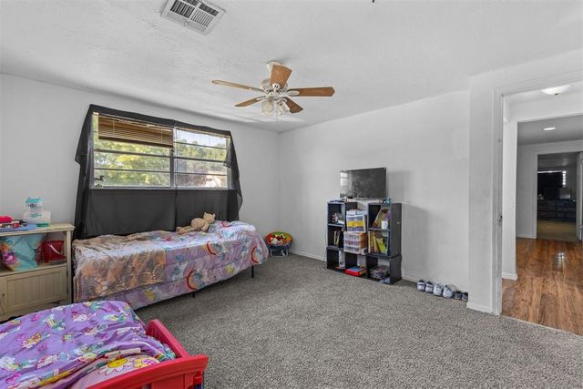 712 Penn Lane, Moore, OK 73160