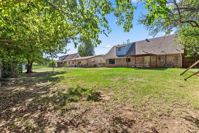 712 Penn Lane, Moore, OK 73160