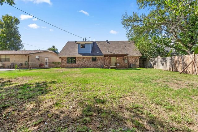 712 Penn Lane, Moore, OK 73160