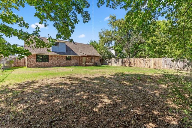 712 Penn Lane, Moore, OK 73160