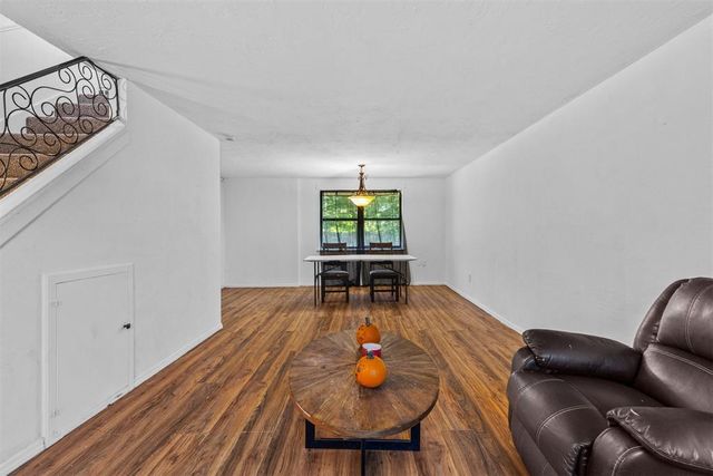 712 Penn Lane, Moore, OK 73160