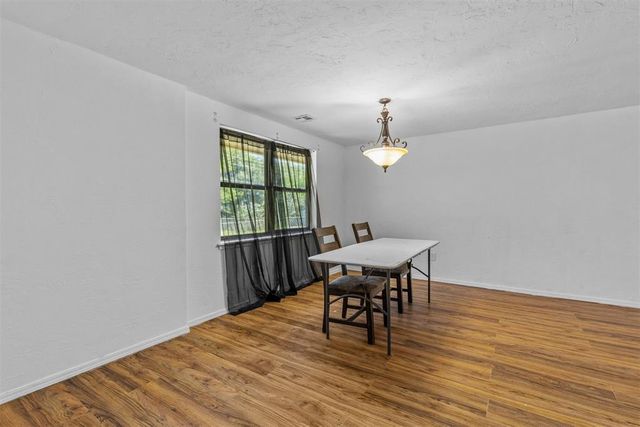 712 Penn Lane, Moore, OK 73160